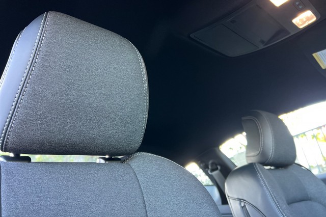 Ford Mustang Vehicle Full-screen Gallery Image 16