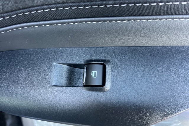 Ford Mustang Vehicle Full-screen Gallery Image 17