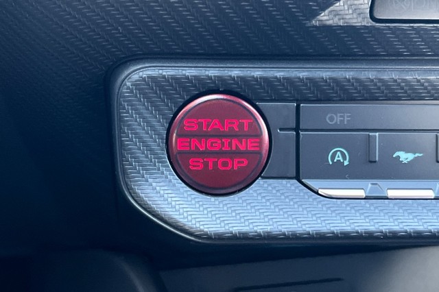 Ford Mustang Vehicle Full-screen Gallery Image 22