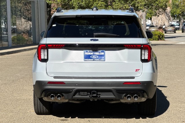 Ford Explorer Vehicle Full-screen Gallery Image 04