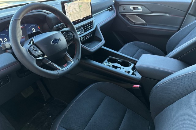 Ford Explorer Vehicle Full-screen Gallery Image 09