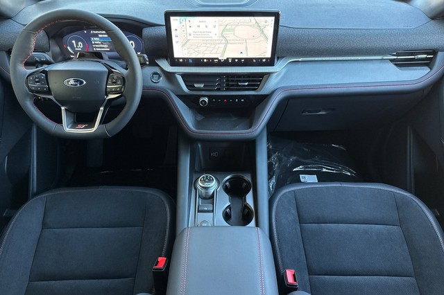 Ford Explorer Vehicle Full-screen Gallery Image 14