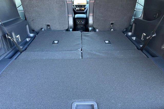 Ford Explorer Vehicle Full-screen Gallery Image 17