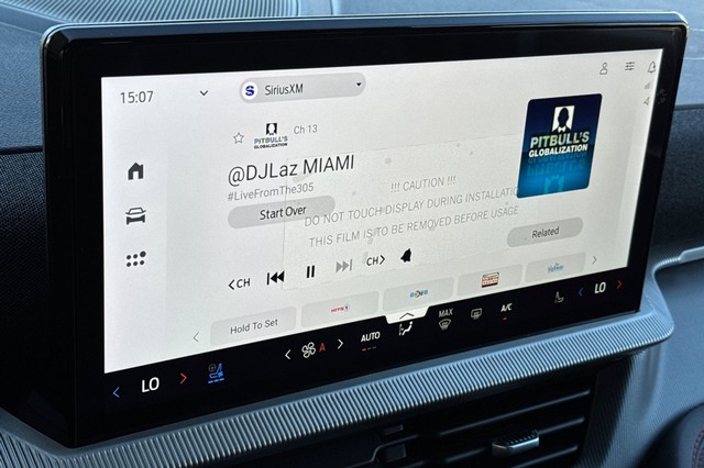 Ford Explorer Vehicle Full-screen Gallery Image 22