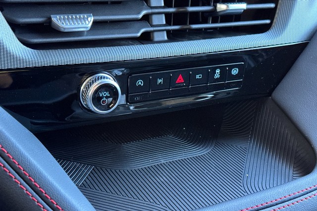 Ford Explorer Vehicle Full-screen Gallery Image 25