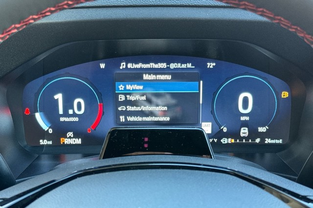 Ford Explorer Vehicle Full-screen Gallery Image 31