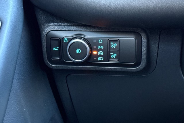 Ford Explorer Vehicle Full-screen Gallery Image 32