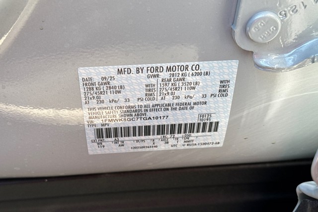 Ford Explorer Vehicle Full-screen Gallery Image 35