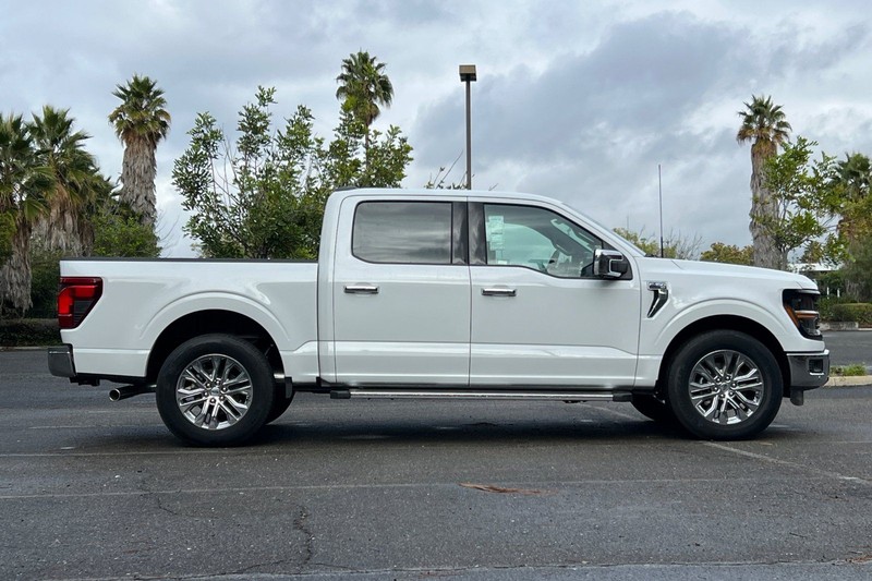 Ford F-150 Vehicle Full-screen Gallery Image 02