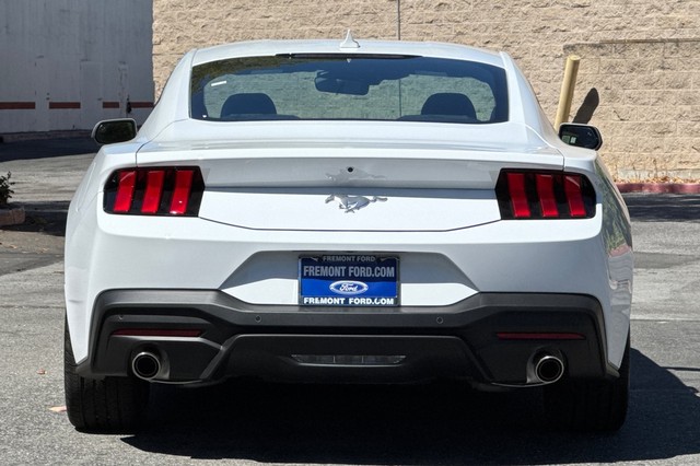 Ford Mustang Vehicle Full-screen Gallery Image 04
