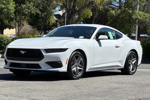 Ford Mustang Vehicle Full-screen Gallery Image 07