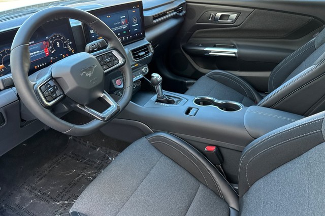 Ford Mustang Vehicle Full-screen Gallery Image 09