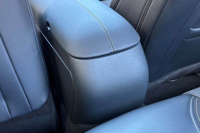 Ford Mustang Vehicle Full-screen Gallery Image 13