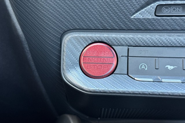 Ford Mustang Vehicle Full-screen Gallery Image 23