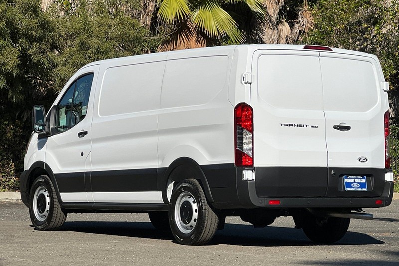 Ford Transit-150 Vehicle Full-screen Gallery Image 05