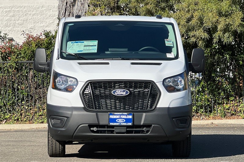 Ford Transit-150 Vehicle Full-screen Gallery Image 08