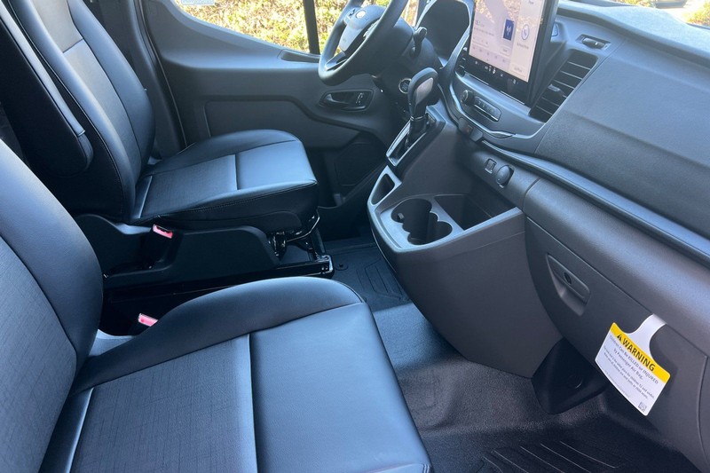 Ford Transit-150 Vehicle Full-screen Gallery Image 15