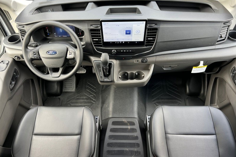 Ford Transit-250 Vehicle Full-screen Gallery Image 12