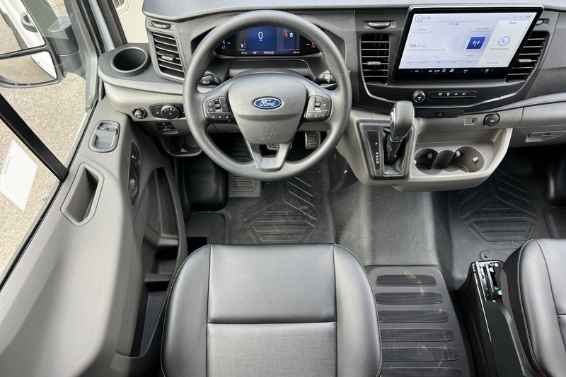 Ford Transit-250 Vehicle Full-screen Gallery Image 13