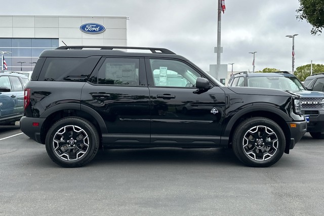 Ford Bronco Sport Vehicle Full-screen Gallery Image 02