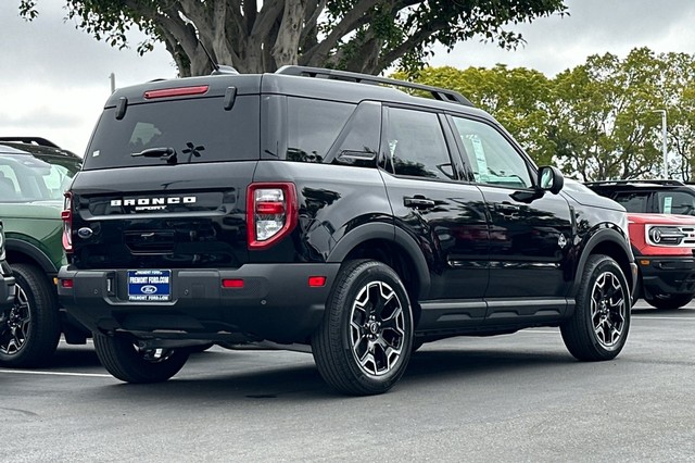 Ford Bronco Sport Vehicle Full-screen Gallery Image 03