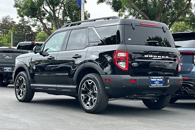 Ford Bronco Sport Vehicle Full-screen Gallery Image 05