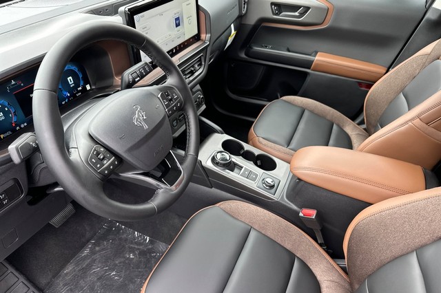 Ford Bronco Sport Vehicle Full-screen Gallery Image 09