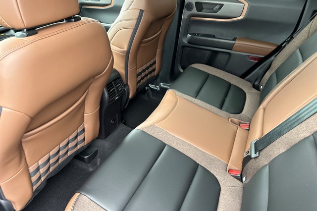 Ford Bronco Sport Vehicle Full-screen Gallery Image 12