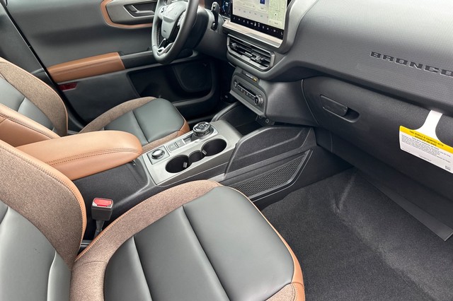 Ford Bronco Sport Vehicle Full-screen Gallery Image 17