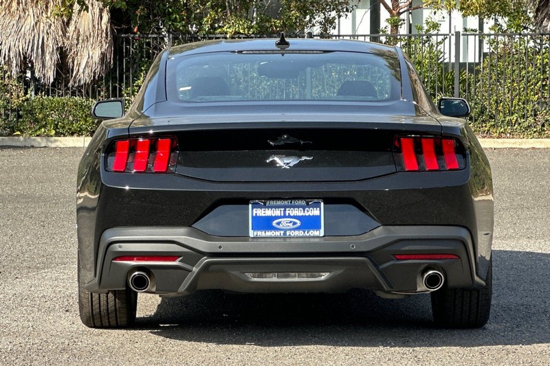 Ford Mustang Vehicle Full-screen Gallery Image 04