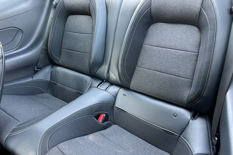 Ford Mustang Vehicle Full-screen Gallery Image 12