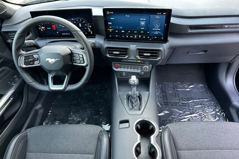 Ford Mustang Vehicle Full-screen Gallery Image 13