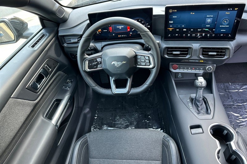 Ford Mustang Vehicle Full-screen Gallery Image 14