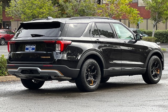 Ford Explorer Vehicle Full-screen Gallery Image 03