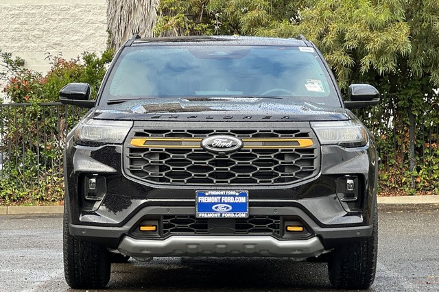 Ford Explorer Vehicle Full-screen Gallery Image 08