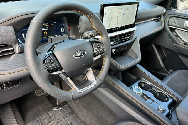 Ford Explorer Vehicle Full-screen Gallery Image 09