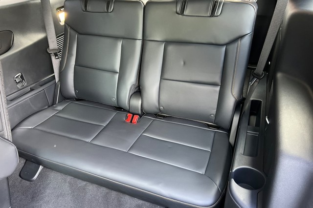 Ford Explorer Vehicle Full-screen Gallery Image 15