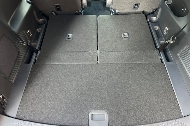 Ford Explorer Vehicle Full-screen Gallery Image 16