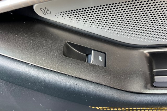 Ford Explorer Vehicle Full-screen Gallery Image 19