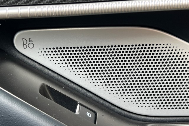 Ford Explorer Vehicle Full-screen Gallery Image 20