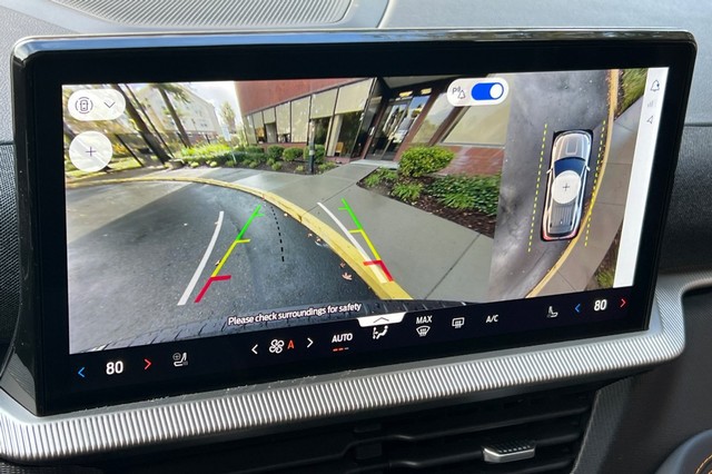 Ford Explorer Vehicle Full-screen Gallery Image 23