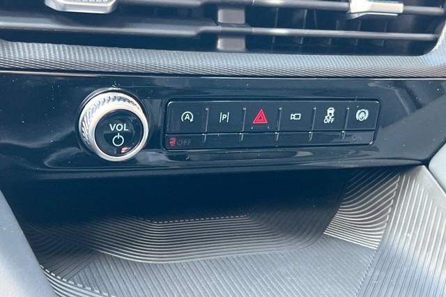 Ford Explorer Vehicle Full-screen Gallery Image 24