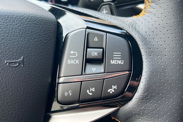 Ford Explorer Vehicle Full-screen Gallery Image 29