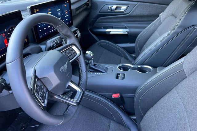 Ford Mustang Vehicle Full-screen Gallery Image 09