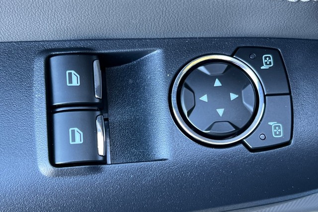 Ford Mustang Vehicle Full-screen Gallery Image 11