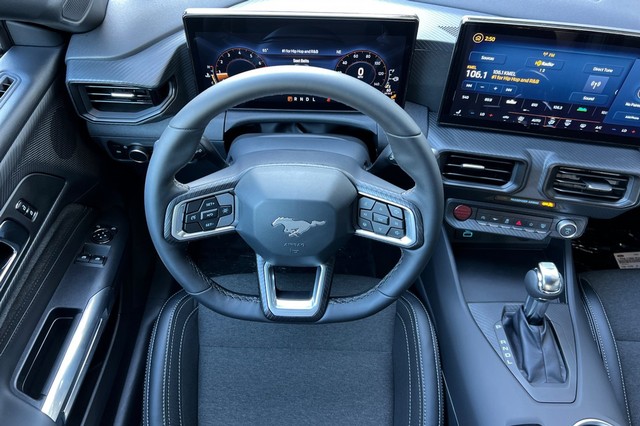 Ford Mustang Vehicle Full-screen Gallery Image 14