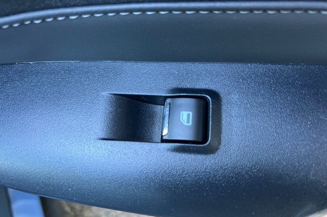 Ford Mustang Vehicle Full-screen Gallery Image 17