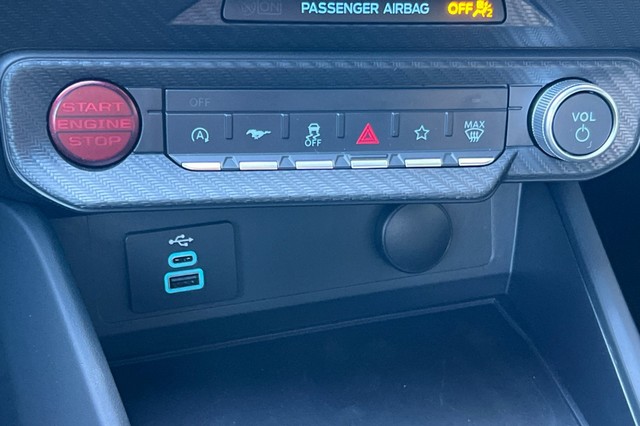 Ford Mustang Vehicle Full-screen Gallery Image 20