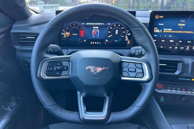 Ford Mustang Vehicle Full-screen Gallery Image 23