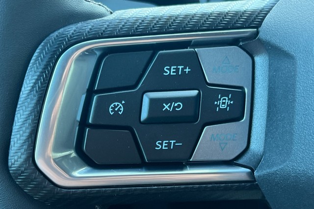 Ford Mustang Vehicle Full-screen Gallery Image 24